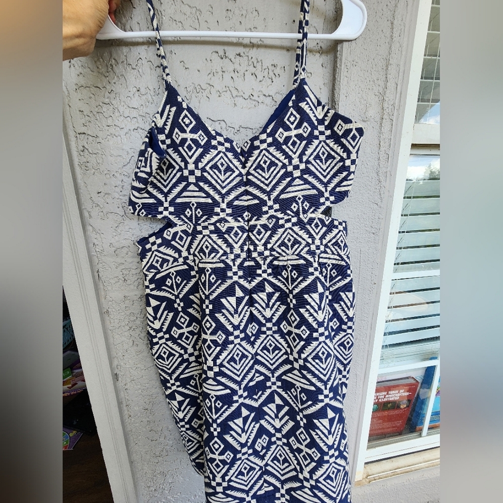 Dolce Vita Blue and White Tribal Patterned V Neck W/Cut Outs Mini Dress Sz M